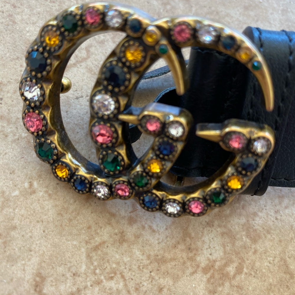 Vintage women’s Gucci belt. End to end 40 inches